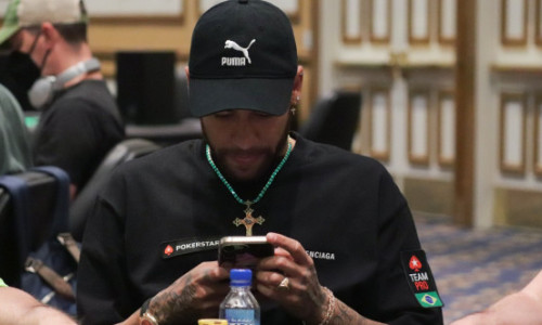 La scurt timp după ce a moștenit 1 miliard $, Neymar a intrat la masa de poker. N-a rezistat în fața profesioniștilor