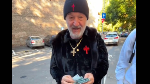 Gigi Becali a devenit viral pe internet! A scos teancul de bani la un liceu din București