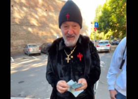 Cum a fost numit Gigi Becali, după ce a scos teancul de bani și i-a lăsat "mască" pe elevi