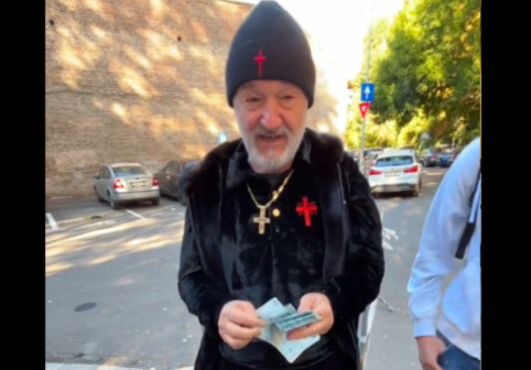 Cum a fost numit Gigi Becali, după ce a scos teancul de bani și i-a lăsat "mască" pe elevi