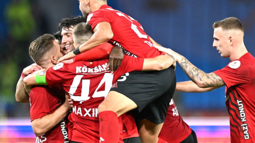 Maxim și Sorescu, în fața lui Andre Onana! Ce notă au primit cei doi fotbaliști români