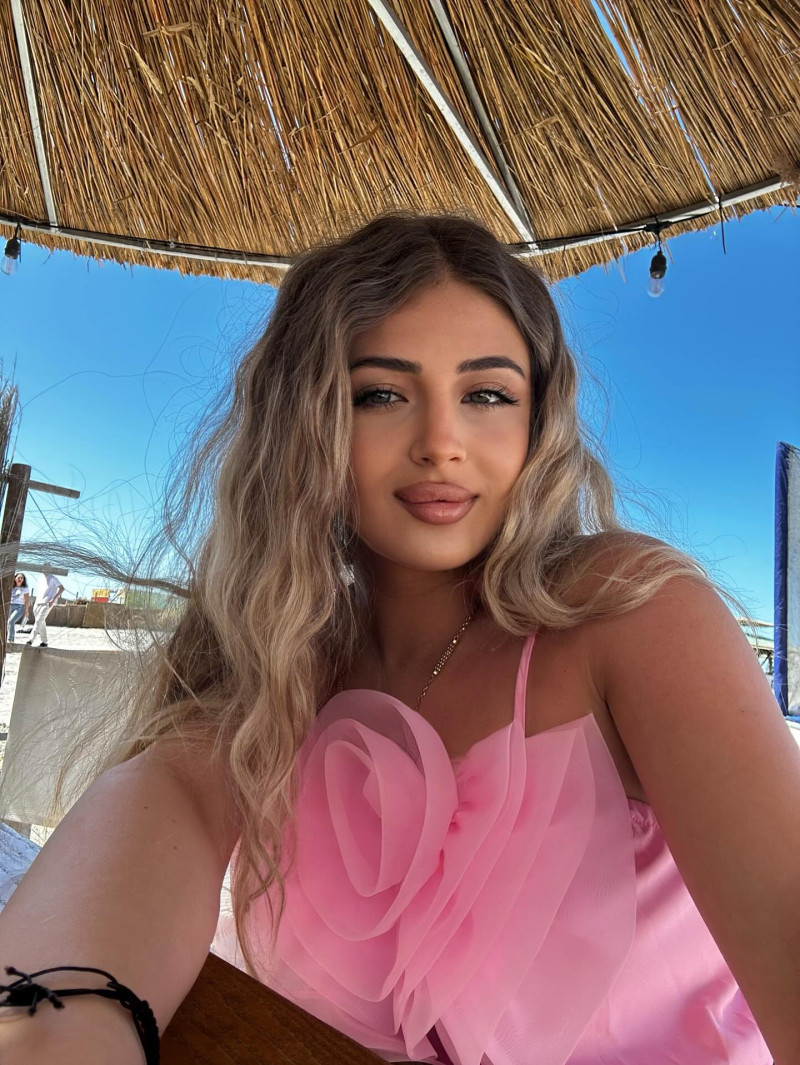 antonia.ab5_1749389884_3650469388770966486_67634622778