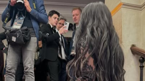 ”Nu ratați ocazia!” Cât costă să iei o cină ”de lux” cu mama ”celui mai bun fotbalist din lume”