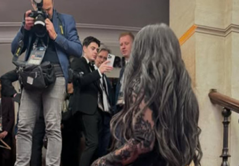 ”Nu ratați ocazia!” Cât costă să iei o cină ”de lux” cu mama ”celui mai bun fotbalist din lume”