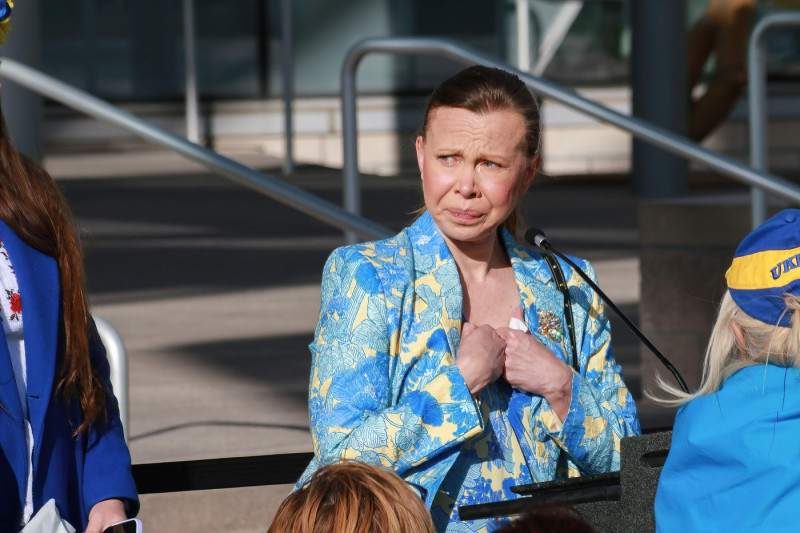 Las Vegas, United States. 05th Mar, 2022. Emotions rise as 1994 Olympic figure skating gold medalist Oksana Baiul addresses crowd at Las Vegas Ukraine rally for peace. Hundreds show support as the Las Vegas Ukraine community hosts a rally for peace in fro