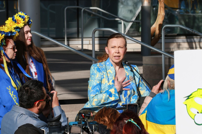 Las Vegas, United States. 05th Mar, 2022. 1994 Olympic figure skating gold medalist Oksana Baiul addresses crowd at Las Vegas Ukraine rally for peace. Hundreds show support as the Las Vegas Ukraine community hosts a rally for peace in front of Las Vegas C