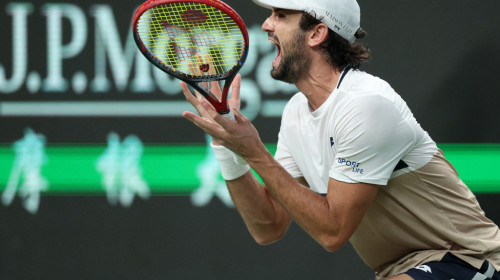 A dat lovitura și a câștigat turneul de la Shanghai, după ce în semifinale l-a învins pe Novak Djokovic