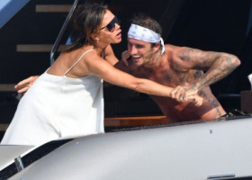 După aproape 30 de ani, Victoria a deschis subiectul "David Beckham în pat": "Da, chiar și el face asta!"