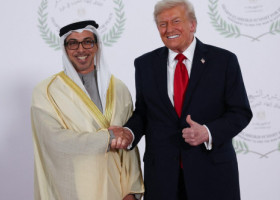 Donald Trump a arătat spre Șeicul Mansour și a rostit ȘASE cuvinte. Momentul a devenit VIRAL