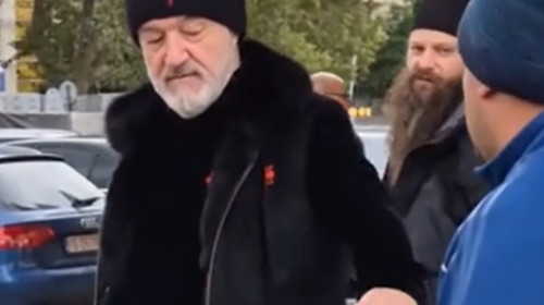 Gigi Becali a primit pe stradă Noul Testament și după câteva secunde a făcut un gest neașteptat