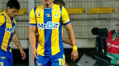 A distrus laptop-ul unui jurnalist în timpul meciului Petrolul - CFR Cluj: ”E bun de plată” / ”Nu se face așa ceva”