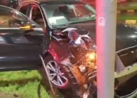 Beat la volan, fotbalistul român s-a izbit cu mașina de un stâlp din centrul orașului. Ce alcoolemie avea