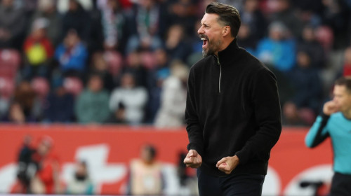 În minutul 22, era deja 0-3 și s-au făcut de râs! Antrenorul e ”pe făraș”, dar e sigur că nu pleacă, pentru că ”nu e vina lui”