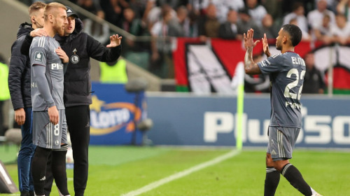 Un antrenor român, ”pe făraș” în străinătate? ”Presiunea e mult mai mare față de la FCSB!”
