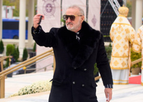 Gigi Becali s-a dus direct la George Simion la sfințirea Catedralei Mântuirii Neamului și ce a urmat e complet neașteptat