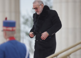 Gigi Becali s-a dus direct la George Simion, apoi a mers ”glonț” la Nicușor Dan, la sfințirea Catedralei: ”A rămas blocat”