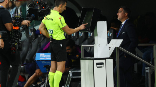 Au apărut conversațiile! Ce au discutat arbitrul și camera VAR în Real Madrid - Barcelona 2-1