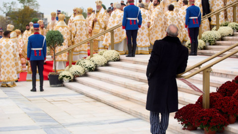 Lui Gigi Becali nu i-a venit să creadă ce a văzut la sfințirea Catedralei Mântuirii Neamului: ”Ce, sunt nebun? Nu stau!”