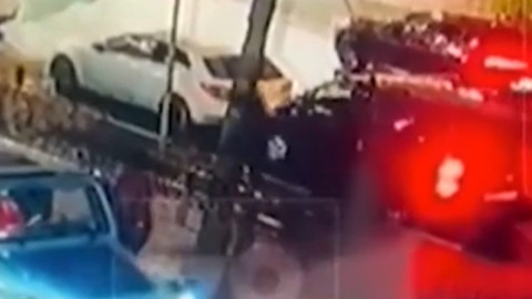 PATRU bărbați s-au năpustit asupra lui Andrei, în plină stradă! Imaginile au fost făcute publice. Surprinzător: ce a făcut victima