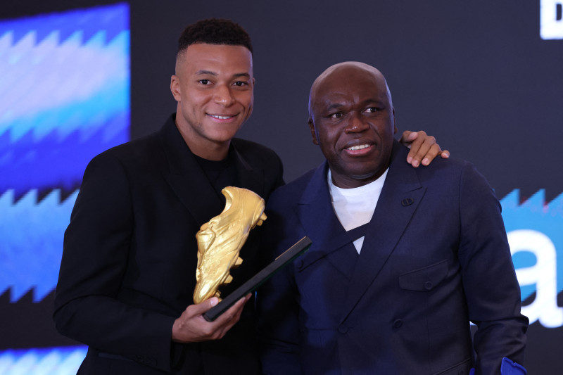 Kylian Mbappe receives the European Golden Boot