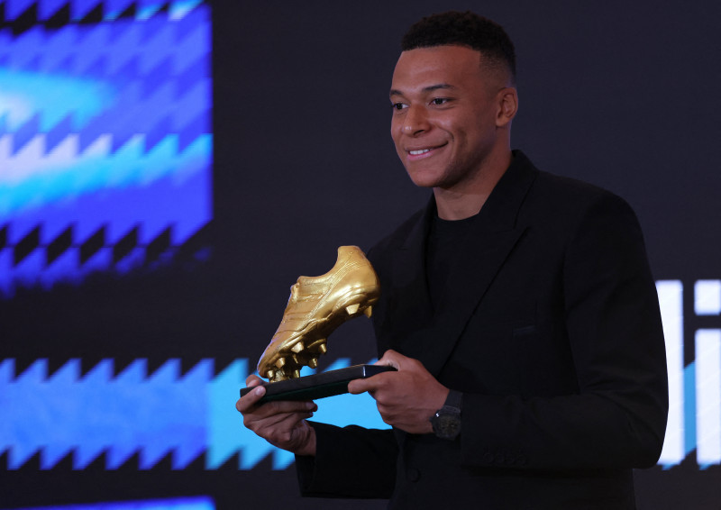 Kylian Mbappe receives the European Golden Boot