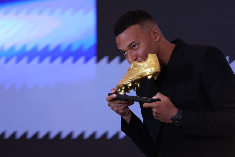 Kylian Mbappe receives the European Golden Boot