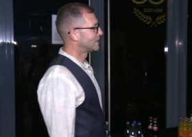 Celebrul milionar român care circulă cu metroul în București. Cum arată acum, la 47 de ani