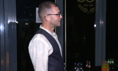 Celebrul milionar român care circulă cu metroul în București. Cum arată acum, la 47 de ani