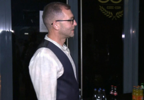 Celebrul milionar român care circulă cu metroul în București. Cum arată acum, la 47 de ani