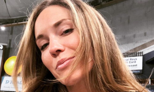 Milionara umilită de o româncă și-a deschis cont pe o aplicație de dating: 