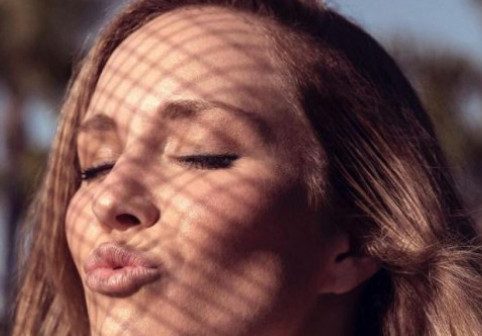 E celebră și are milioane €, dar nu-și găsește partener. Batjocorită după ce și-a făcut cont pe o aplicație de dating