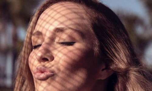 E celebră și are milioane €, dar nu-și găsește partener. Batjocorită după ce și-a făcut cont pe o aplicație de dating