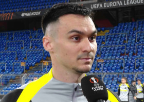 Un polițist i-a agresat pe reporterii români care încercau să-l intervieveze pe Adrian Șut