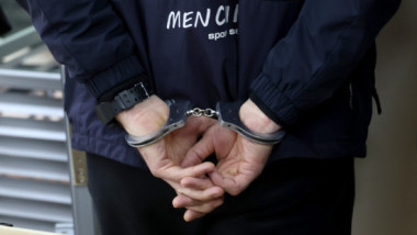 Lovitură de proporții: 17 arbitri şi preşedintele unui club de primă ligă, arestați în scandalul pariurilor din fotbal