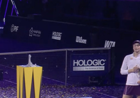 Nici n-a vrut să audă! Elena Rybakina a oferit imagini nemaivăzute, pe teren, după ce a câștigat Turneul Campioanelor