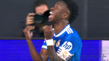 VIDEO Nu i-a venit să creadă! Gestul făcut de Vinicius, după ce Rațiu l-a pus la pământ