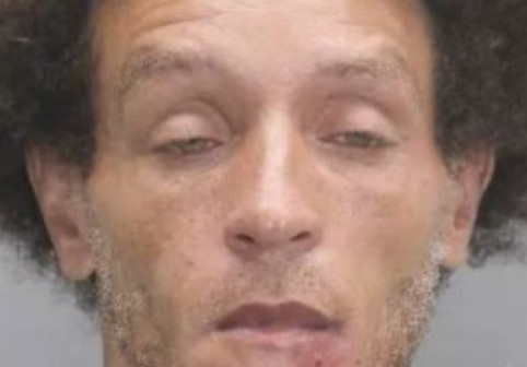 Galerie Foto Viral instant. A fost milionar, iar acum a ajuns să cerșească pe străzi!