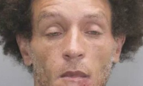 Galerie Foto Viral instant. A fost milionar, iar acum a ajuns să cerșească pe străzi!