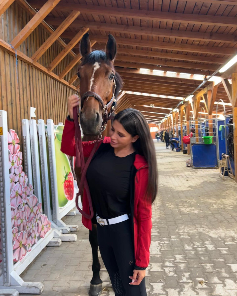 elenabasescu_1696164487_3203982397072797263_1462372970