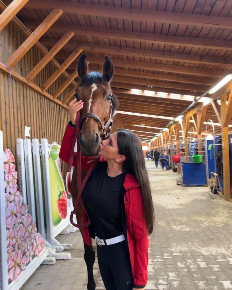 elenabasescu_1696164487_3203982397072863644_1462372970