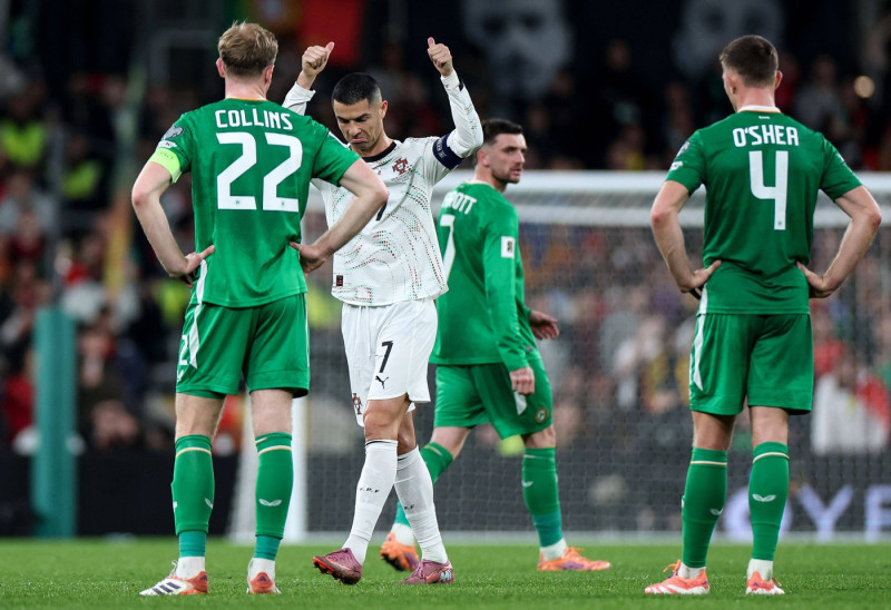 Cristiano Ronaldo leaves the field after receiving a red card 13/11/2025