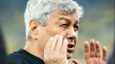 Neverosimil: Mircea Lucescu a fost surprins în imaginea serii, pe holul stadionului, după eșecul României de la Zenica