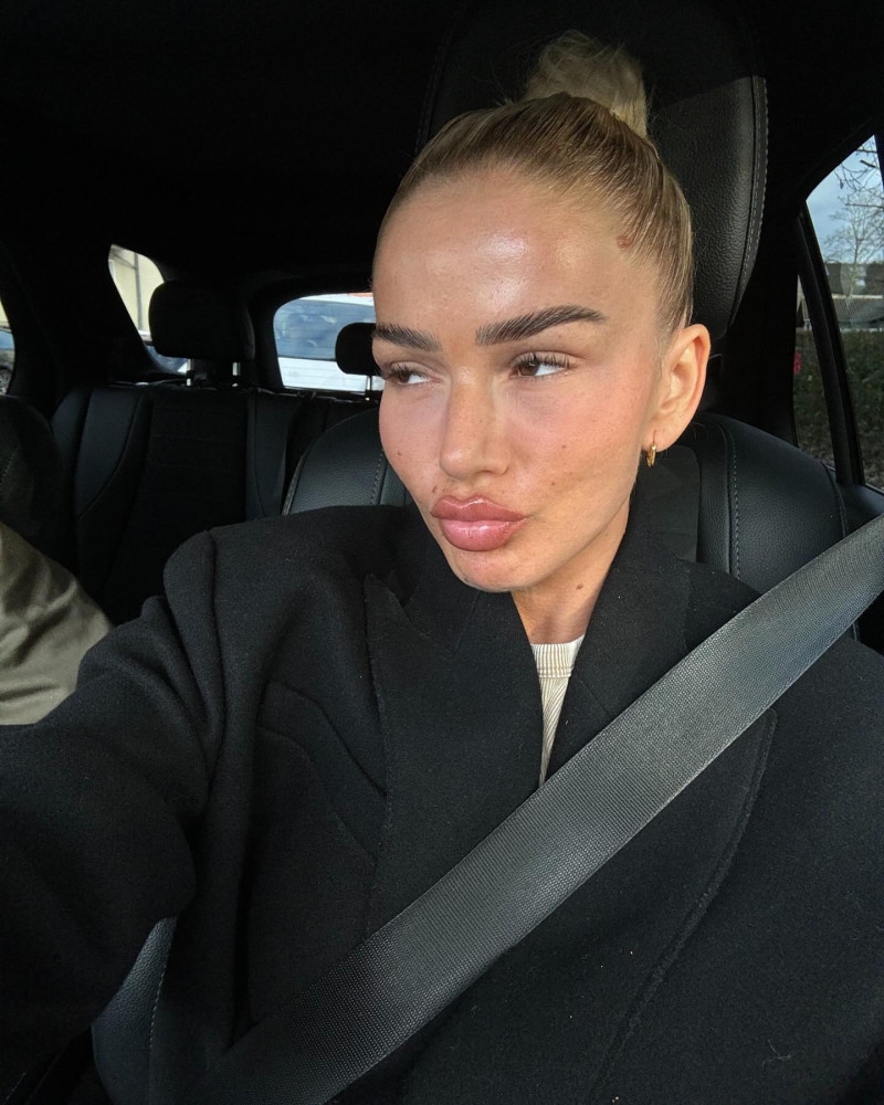 loredana_1733051708_3513414838899947493_3000134215