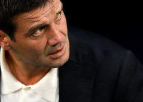 I-a lăsat "mască"! Chivu ”s-a ridicat de la masă și a plecat” în timpul negocierilor pentru venirea în România