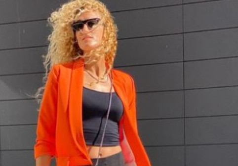 Bătută cu ranga, cu presupusa complicitate a unei colege, a solicitat în instanță 247 de salarii