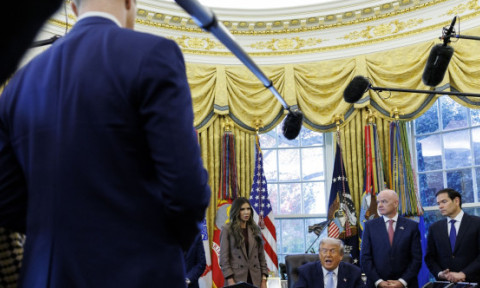 Trump ”a uitat” că a ordonat asasinarea unui jurnalist și l-a chemat la Casa Albă! Motivul: 600 de miliarde $ + Invitat surpriză