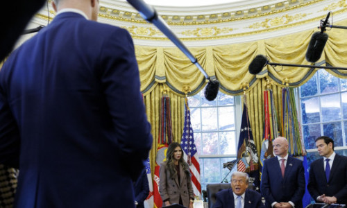 Trump ”a uitat” că a ordonat asasinarea unui jurnalist și l-a chemat la Casa Albă! Motivul: 600 de miliarde $ + Invitat surpriză