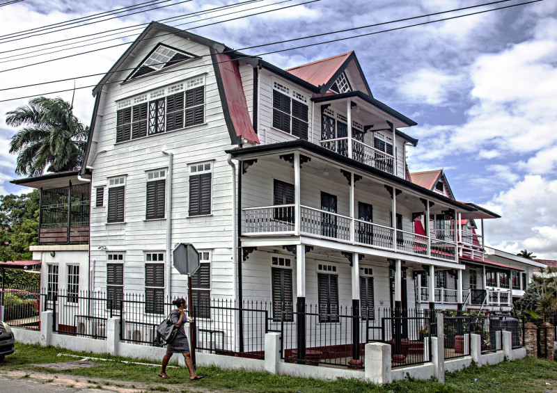 Residential houses in Paramaribo in Suriname / Photo