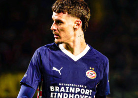 Olandezii "au luat foc": Dennis Man, huiduit la fiecare atingere de balon! Cum l-au numit