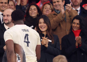 "Iubiți!" Englezii l-au identificat pe bărbatul care a ieșit din apartamentul Emmei Răducanu